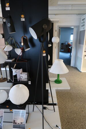 Gulvlampe LE KLINT Carronade