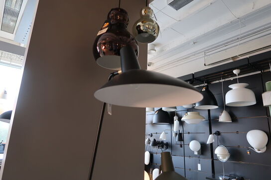 Gulvlampe &TRADITION Tripod HM8 Black
