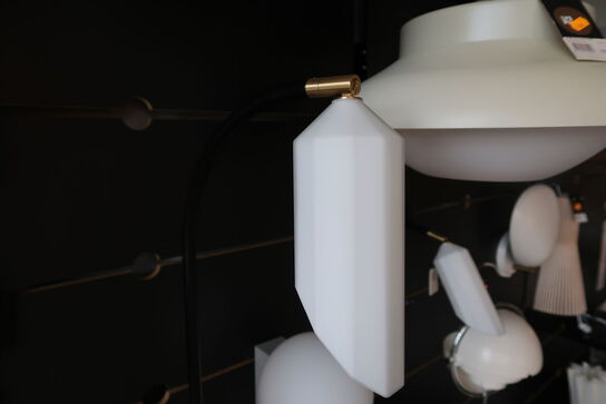 Gulvlampe LE KLINT Pliverre Sort