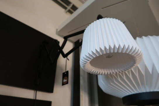 Væglampe LE KLINT Saxlampe Sort Eg Hvid