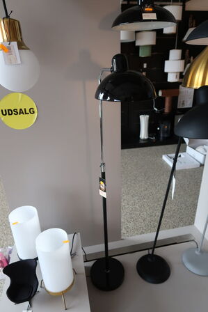 Gulvlampe FRITZ HANSEN KAISER IDELL 6556 Sort