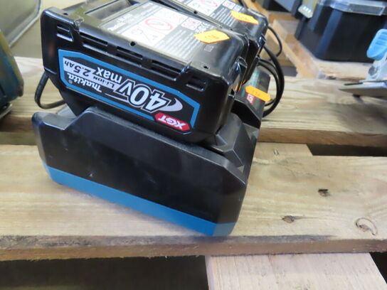 Oplader og 2 40V batterier - MAKITA XGT BL4025