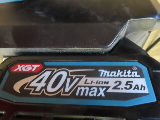 Oplader og 2 40V batterier - MAKITA XGT BL4025