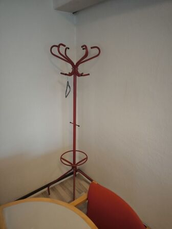 Spisebord med 6 stole samt stumtjener