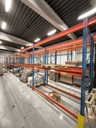 Pallereol 7 fag uden indhold plus 2 vanger