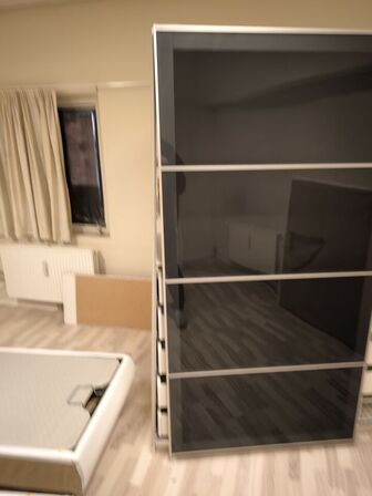 Klædeskab (se beskrivelse)