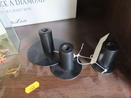 Blandet dekoration, pins og lysestager