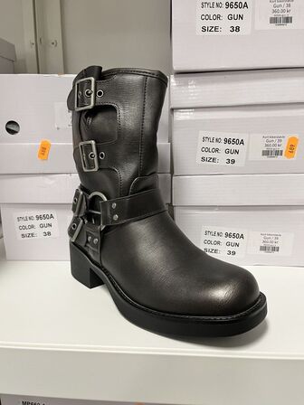 2 par støvler i blandet størrelser
