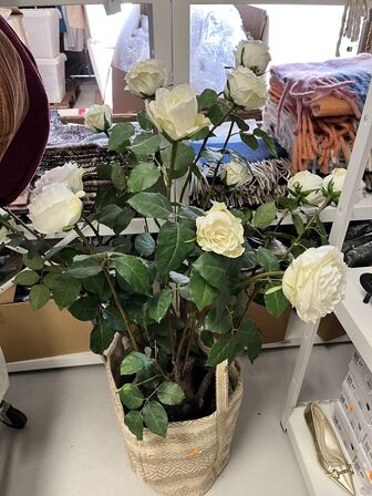 Plast blomst i potte