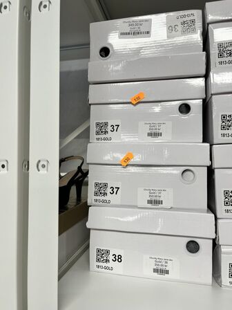 4 ks. Damesko i blandet størrelser 
