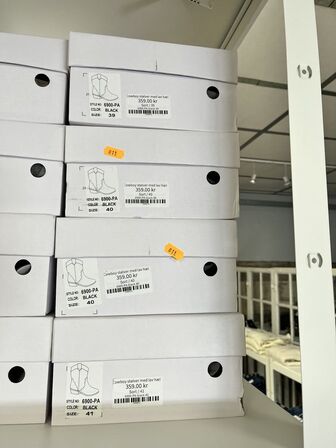 4 par støvler i blandet størrelser