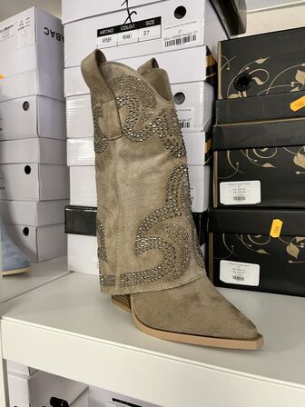 5 par støvler i blandet størrelser