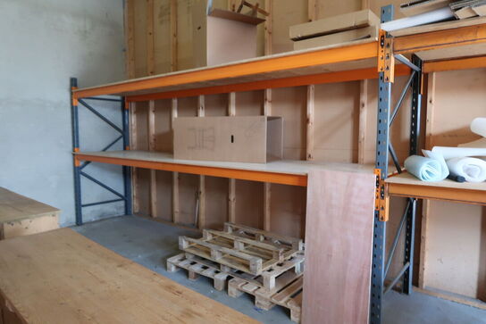 2 fag pallereoler med indhold