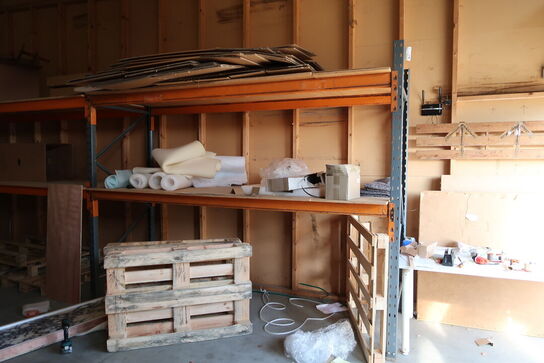 2 fag pallereoler med indhold