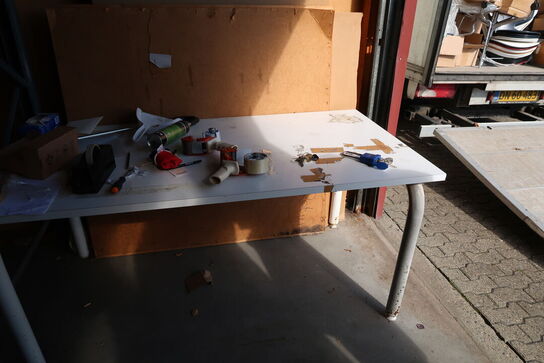 Arbejdsbord med indhold