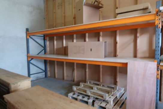 2 fag pallereoler med indhold