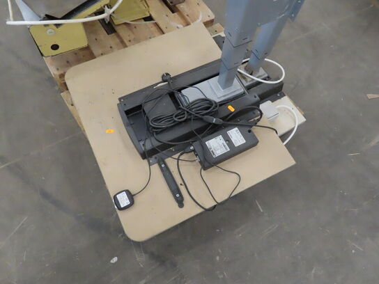 2 stk. Vægmonterede hæve/sænkeborde