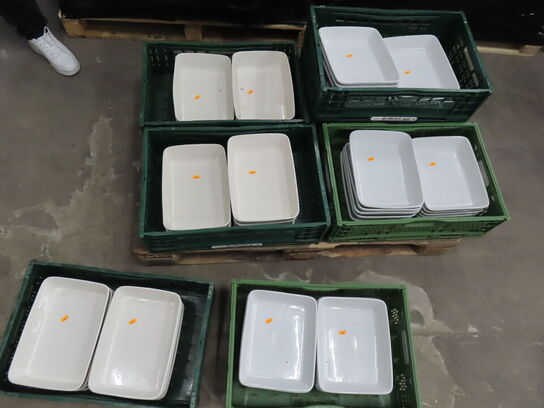 7 kasser med serveringsfade