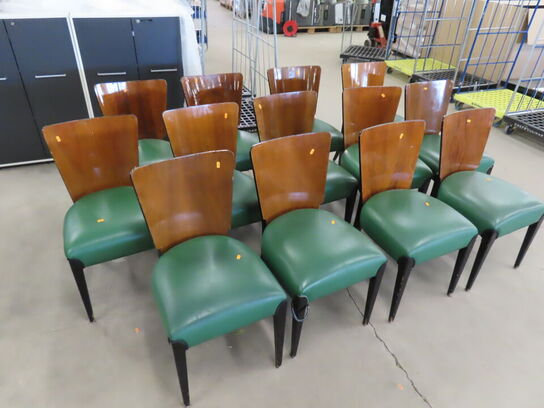 13 stk. Stole med træryg og grøn læder
