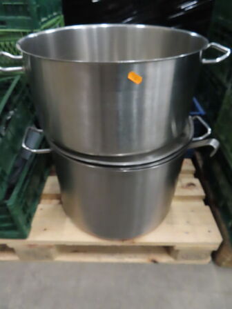 2 stk. gryder med låg. Og suppeskeer