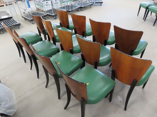 13 stk. Stole med træryg og grøn læder