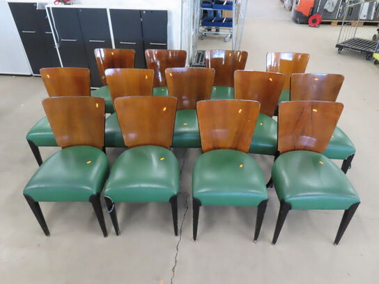 13 stk. Stole med træryg og grøn læder
