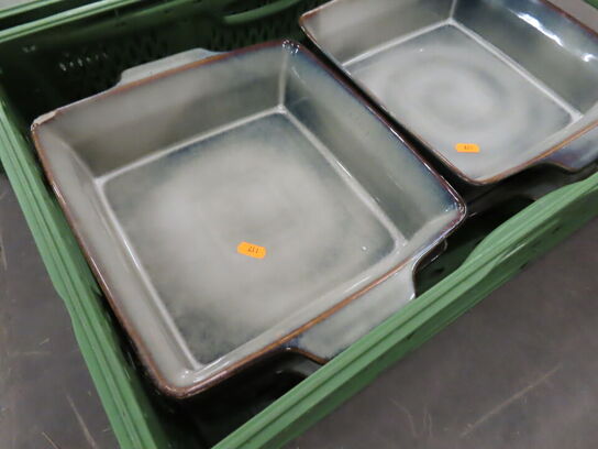 7 Kasser med blandede fade og gastrobakker