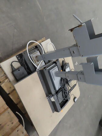 2 stk. Vægmonterede hæve/sænkeborde