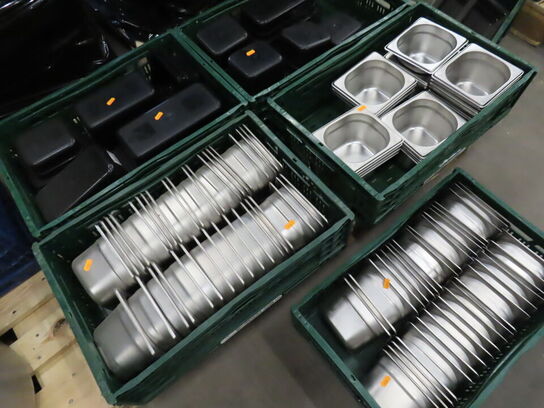 Blandede gastrobakker i stål og plast