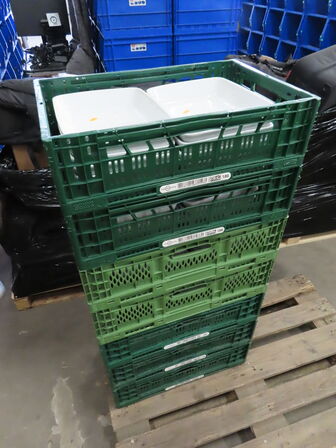 7 kasser med serveringsfade