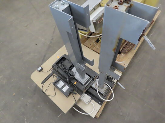 2 stk. Vægmonterede hæve/sænkeborde