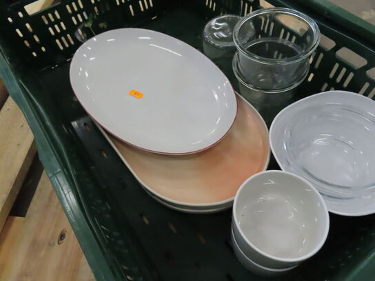 7 Kasser med blandede fade og gastrobakker