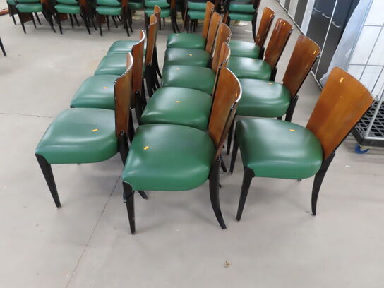13 stk. Stole med træryg og grøn læder
