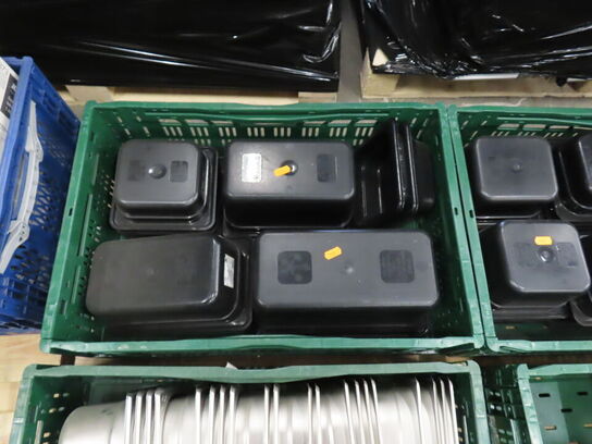 Blandede gastrobakker i stål og plast