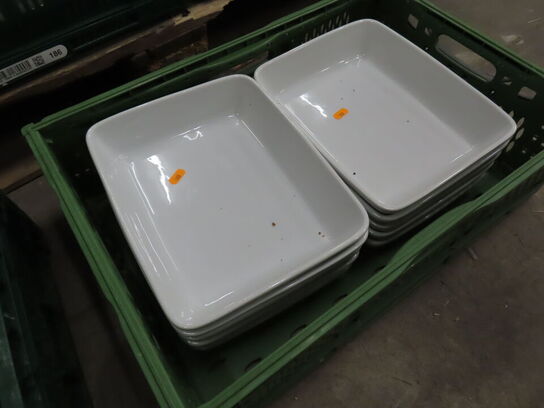 7 kasser med serveringsfade