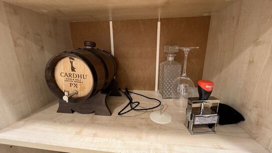 Reol med Indhold, 2 Stk. Skuffemoduler