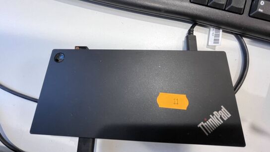 Skærm SAMSUNG 27", LENOVO ThinkPad USB-C DockDiv.  Mus & Tastatur LOGITECH