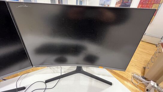 2 Stk  Skærme Curved SAMSUNG 27" , Keyboard, Mus LOGITECH