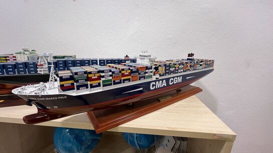 4 Stk. Modelskibe + 3 Stk. miniature modeller