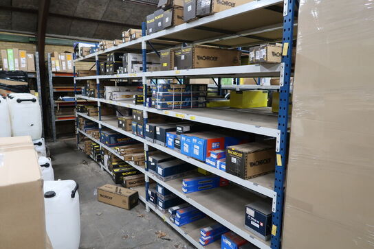 Indhold i 3 fag lagerreoler 