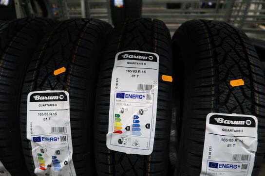 4 stk. dæk BARUM 165/65R 15 81T