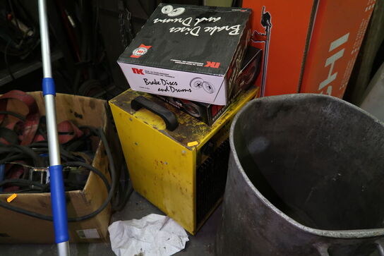 Varmeblæser samt batterilader