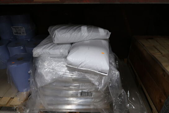 Diverse mursten samt grus 