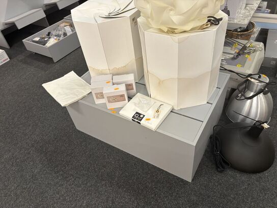 Butiksinventar uden indhold