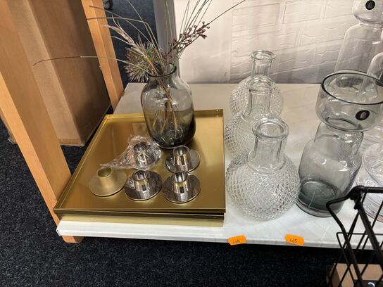 Hylde med div. Vaser m.m.