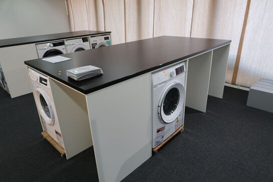 Butiksinventar uden indhold