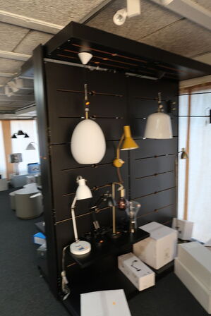 Butiksinventar uden indhold