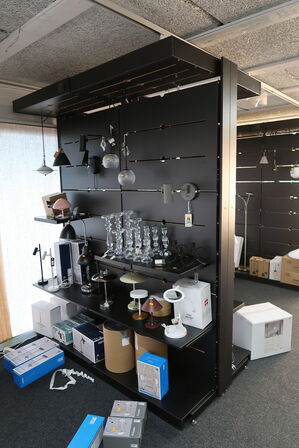 Butiksinventar uden indhold