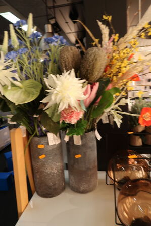 Krukke med div. Kunstige blomster