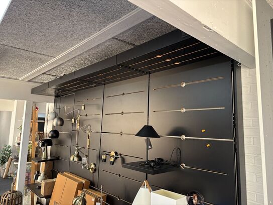 Butiksinventar uden indhold